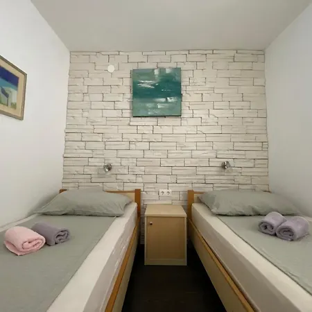 Apartment Charmante In Mit Schoener Terrasse *