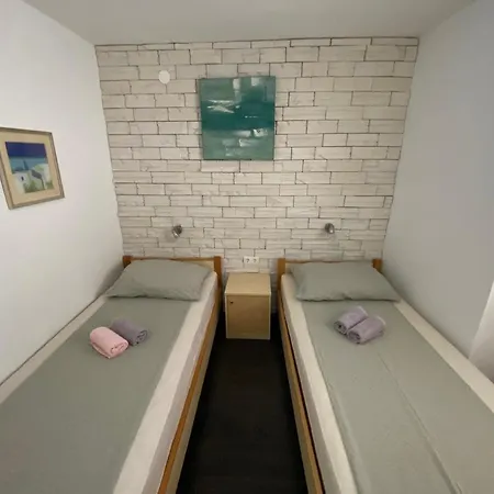 Apartment Charmante In Mit Schoener Terrasse *