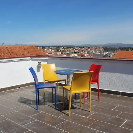 Charmante In Mit Schoener Terrasse *