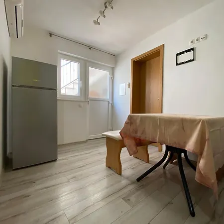 Charmante In Mit Schoener Terrasse Apartment Vodice